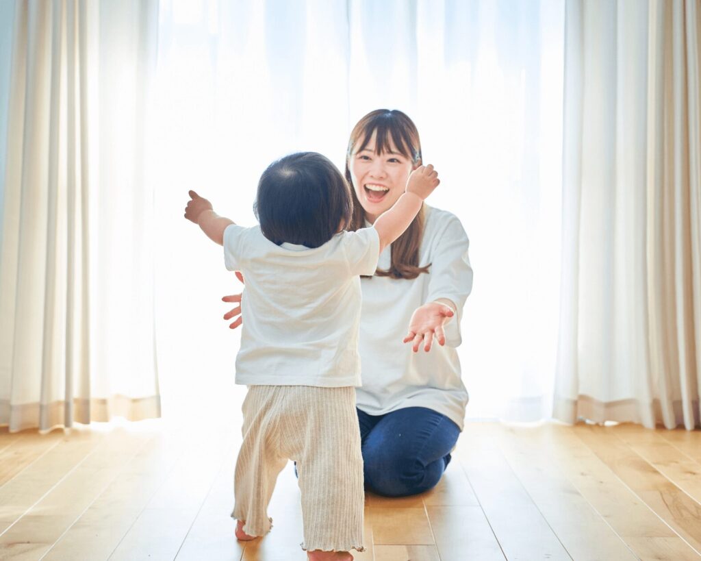 子どもとの時間を過ごすママ