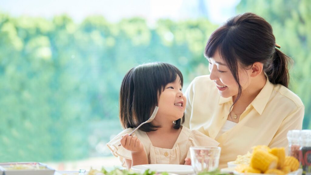 見つめあう母と娘